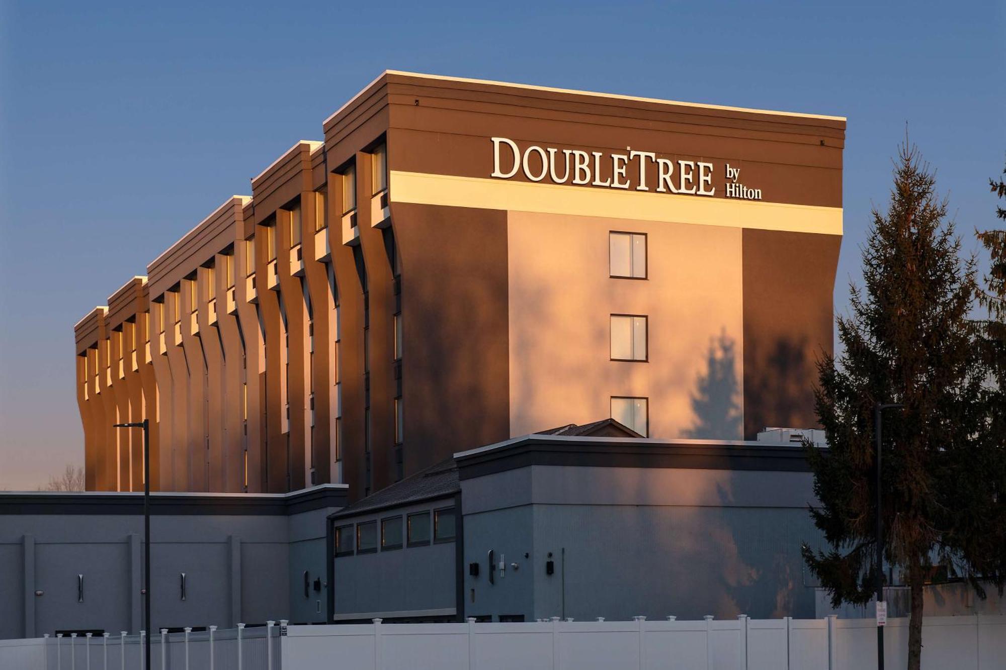 Doubletree By Hilton Monroe Township Cranbury Hotel Rossmoor Exterior photo